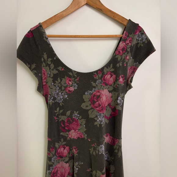 AEO Fit & Flare Grey Floral Print Dress, size large - Picture 2 of 11